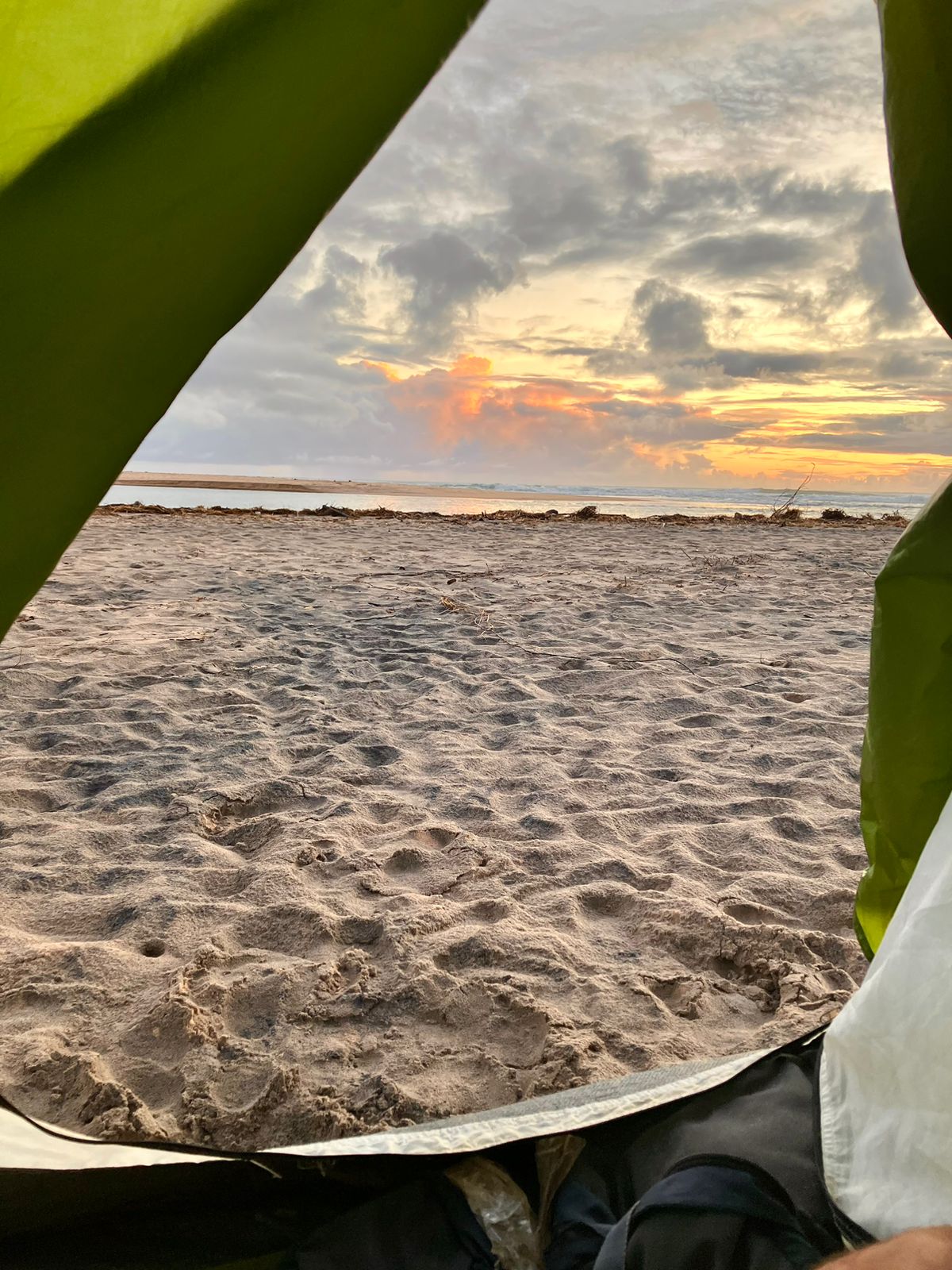 Grupo unido e sorrindo ao final da expedição